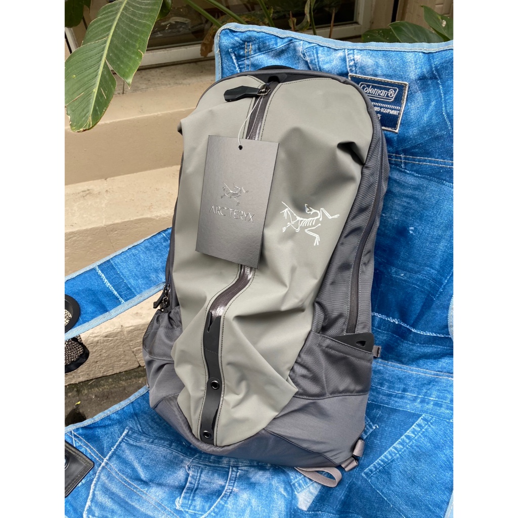 {The PAST} 台北門市 ARC'TERYX Arro 22 Backpack 灰色 現貨