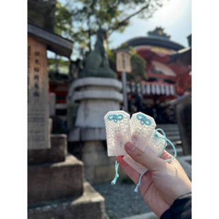 日本🇯🇵京都 伏見稻荷大社 狐狸御守護 狐狸刺繡御守 金色刺繡 刺繡御守 粉色刺繡 心願成就 蕾絲御守 和風刺繡 現貨