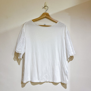 Uniqlo 緹花蕾絲袖口棉質上衣