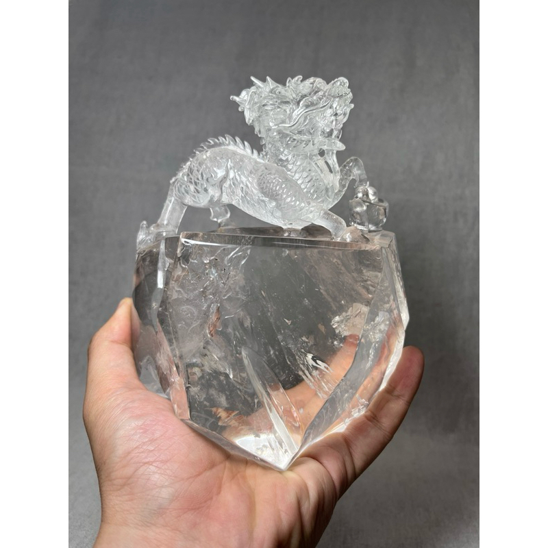 早期收藏老料原礦純淨白體不規則冰塊型白水晶藝術雕刻招財神獸麒麟原礦