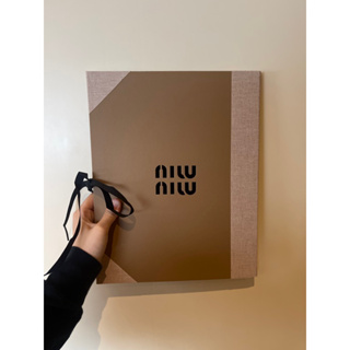 全新 miu miu 雜誌 型錄 居家擺設 居家裝飾 軟裝 咖啡書 擺設 書