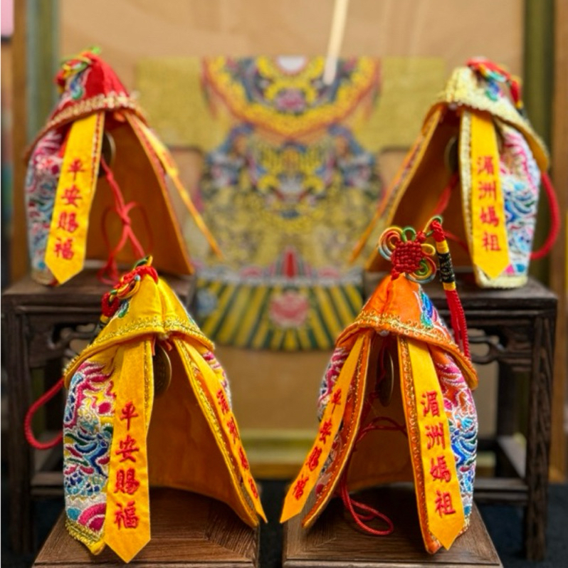 湄洲媽祖立體奉帽小神衣-刺繡款