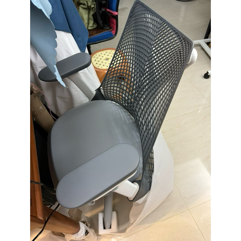 Herman Miller SAYL 淺灰背淺灰座 人體工學椅 全功能 升降扶手