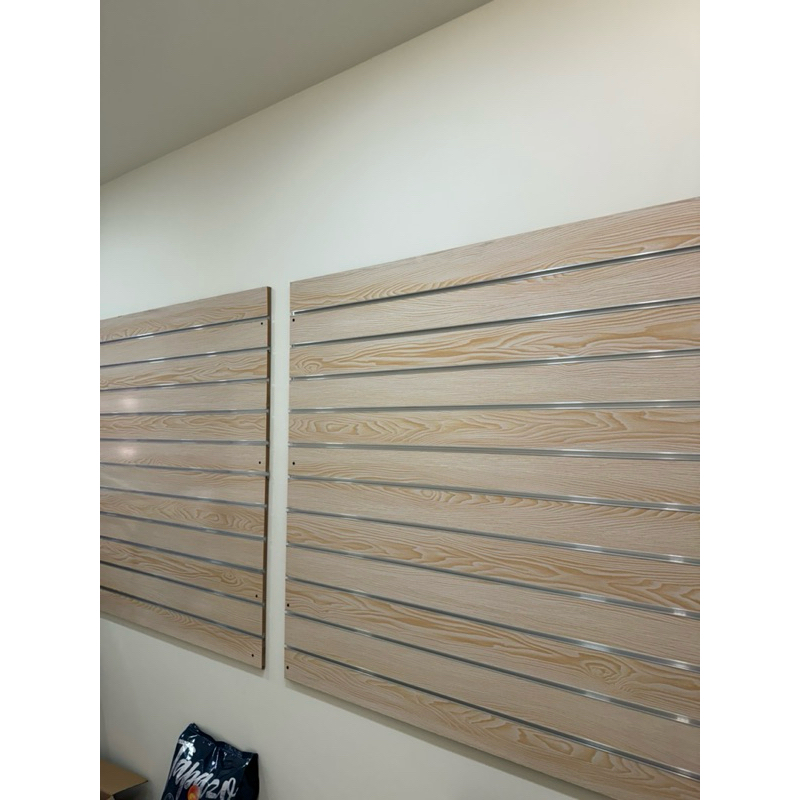 桃園自取【二手】122x122 公分 楓木色 鋁槽  木質凹槽板 溝槽板 掛勾板 展示板 展示架