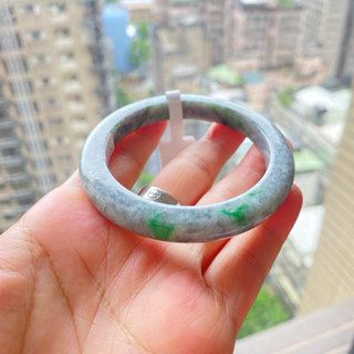 🧚‍♀️旺小妞🧚‍♀️天然A貨翡翠⛔️有紋介意勿拍 🩶烏雞飄綠細平安鐲(含證書)→圈口:55.5