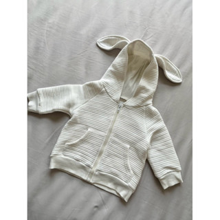 二手童衣童裝-女童/男童 麗嬰房 little moni 白色可愛兔耳朵造型坑條連帽外套 #90cm
