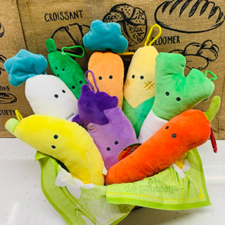 ❤Lika小舖❤日本帶回全新正版景品玩偶布偶娃娃八百屋蔬菜水果 震動玩偶吊飾 玉米白蘿蔔紅蘿蔔小黃瓜紅椒茄子香蕉青蔥大蔥
