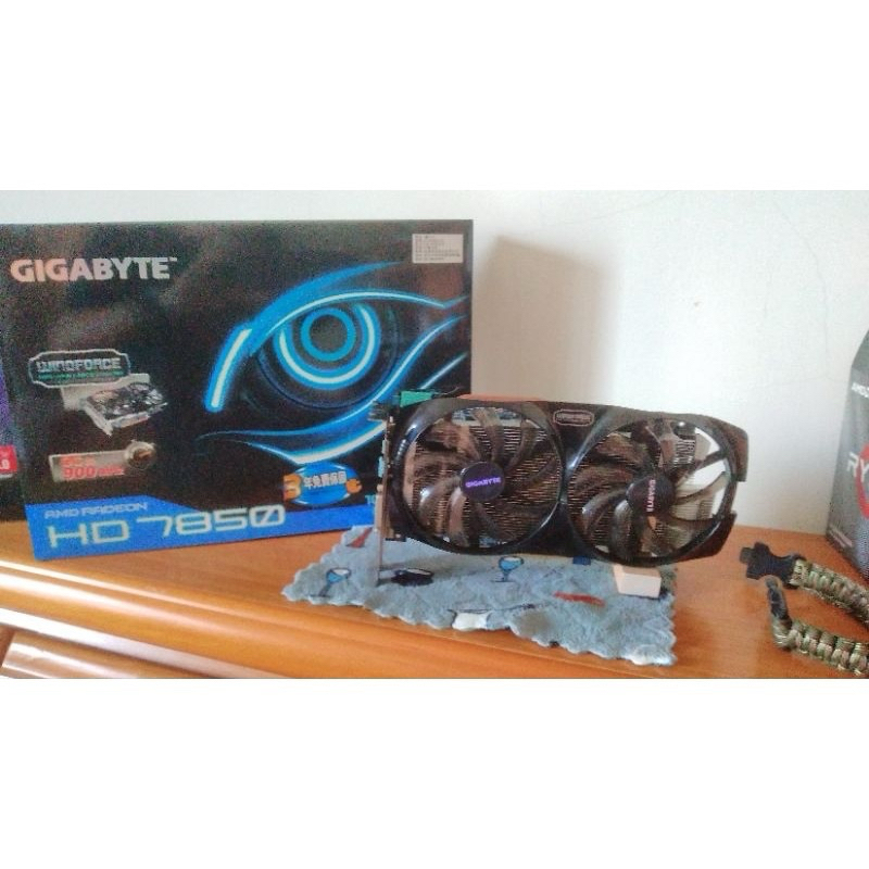《業餘雜貨》GIGABYTE AMD HD 7850 1GB 盒裝