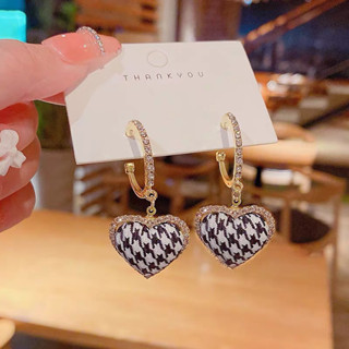 💕姐姐飾品小屋💕 S925銀針法式復古氣質時尚千鳥格愛心黑白格子耳環