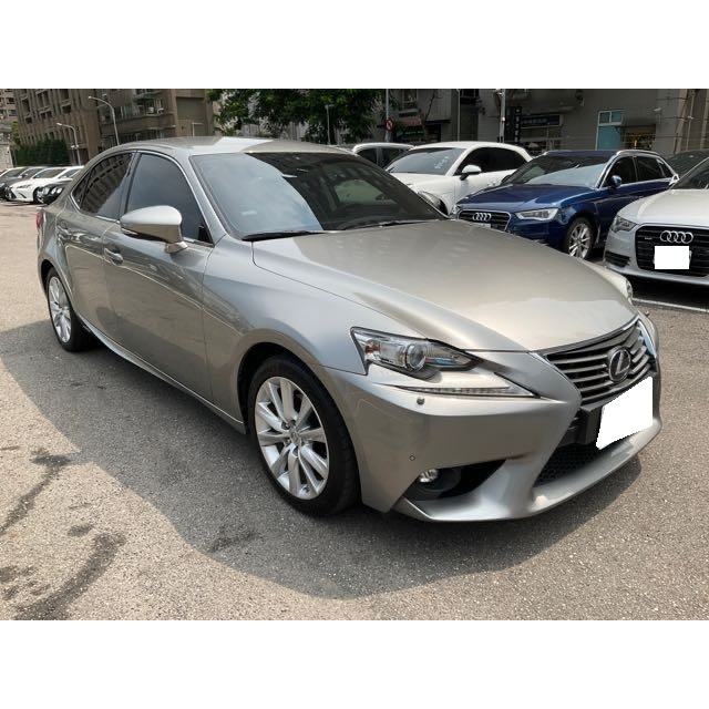 2014 Lexus is300h 豪華版 2.5l 油電車 7萬公里 是2.0l級距稅金 NT$480,000