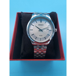 日本品牌SEIKO精工石英錶 白色殼藍色放射光芒錶盤 不鏽鋼錶殼 不鏽鋼錶帶 100米防水大錶徑