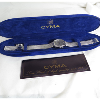 ੈ✿ Cyma 司馬 Swiss Made 瑞士名錶 男用石英錶 瑞士原廠出品 大三針 鐘點位鑲4顆小鑽 全鋼鍍銀錶款