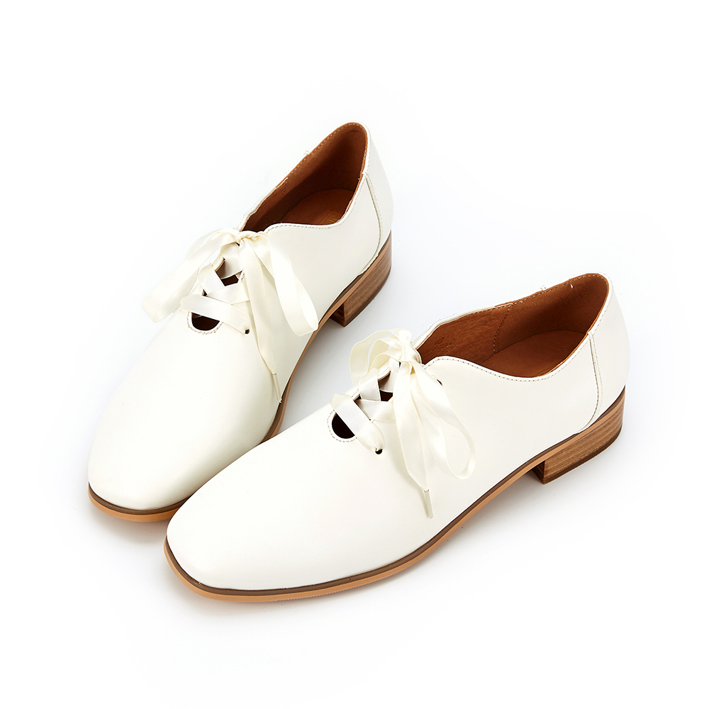 HERLS牛津鞋 兩穿緞帶鏤空方頭低跟牛津鞋(附鞋帶) 米白色