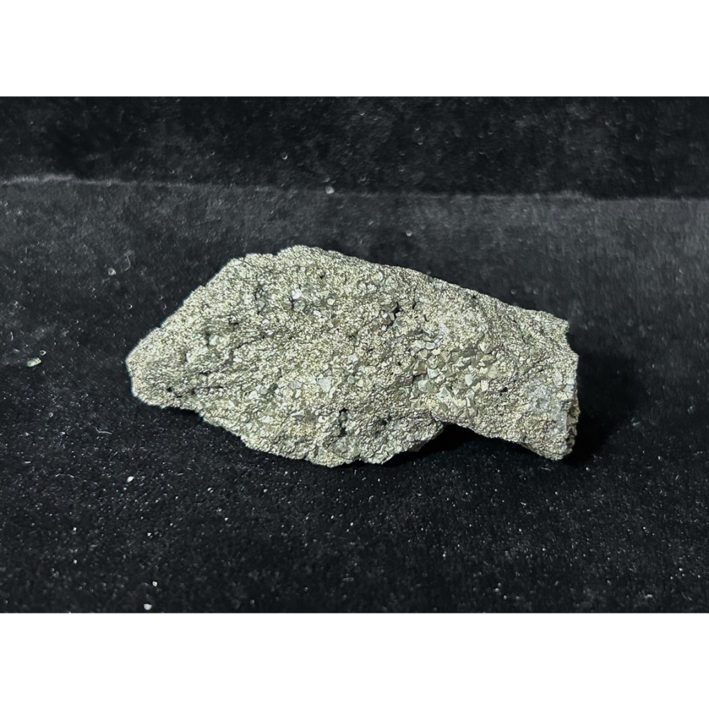 晶曠神怡-台灣礦物-瑞芳金瓜石黃鐵礦有水晶花共生礦#5~天然原礦標本