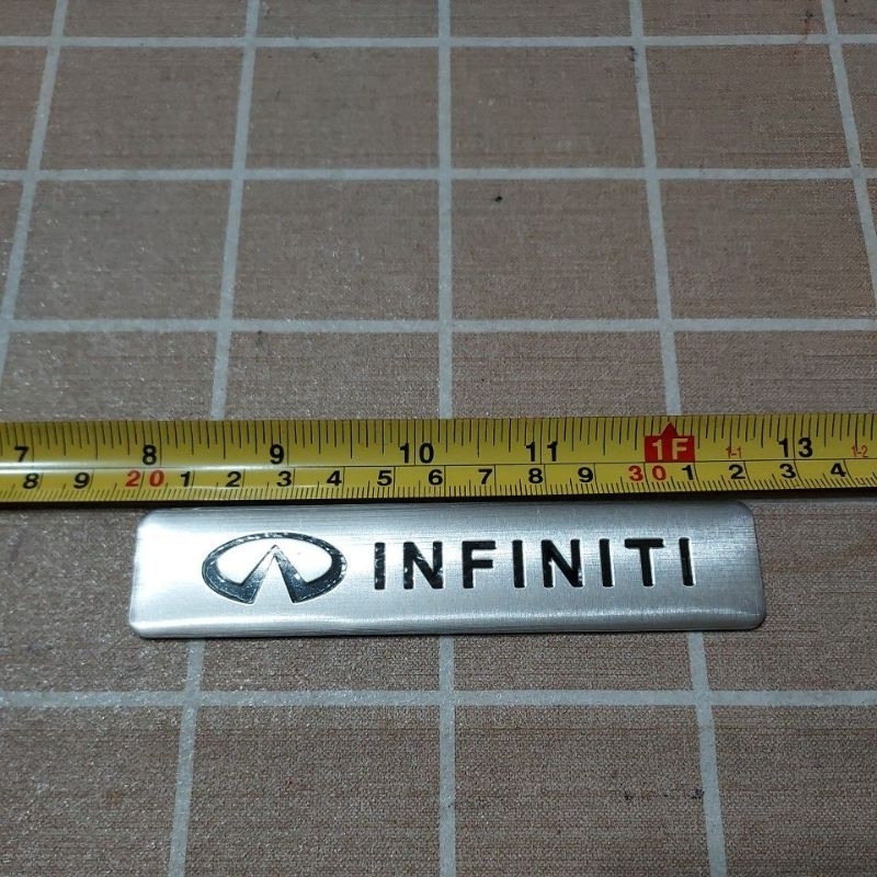 Infiniti 車標貼片 約12 X 2.5 公分 黏貼直上即可  FX35 FX45  EX35  QX50