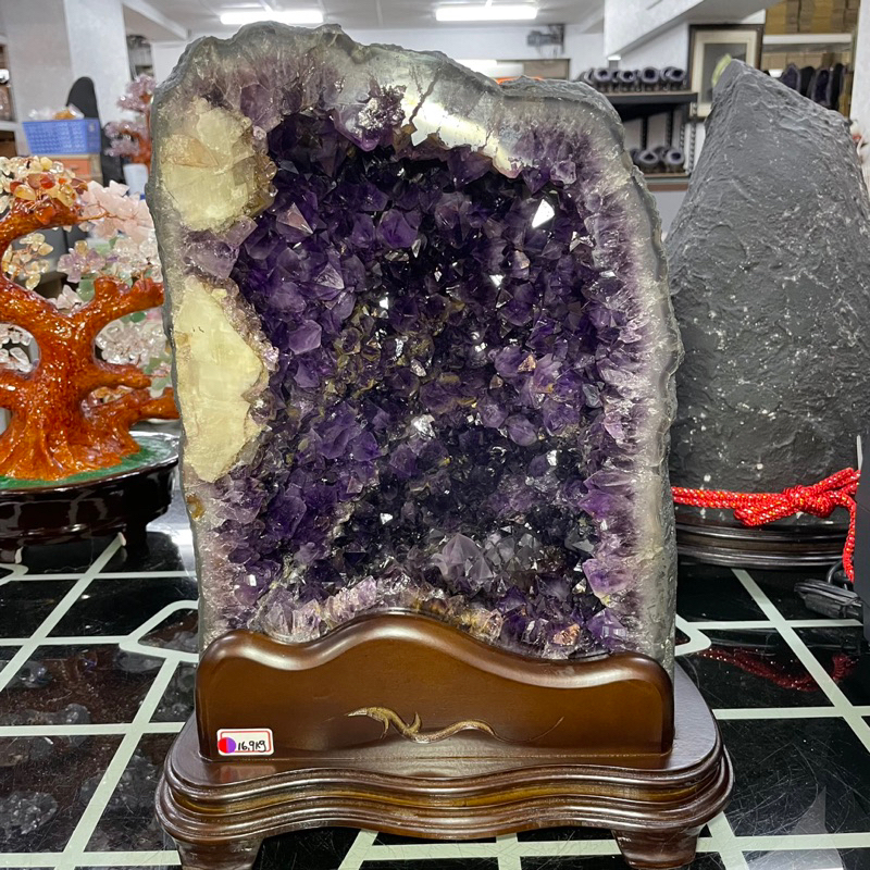 頂級巴西紫水晶洞 ESPa+✨16.9kg❤️共生方解石 瑪瑙邊 鈦晶 黃磷鐵礦 二次生長結晶 天然帝王紫度💯