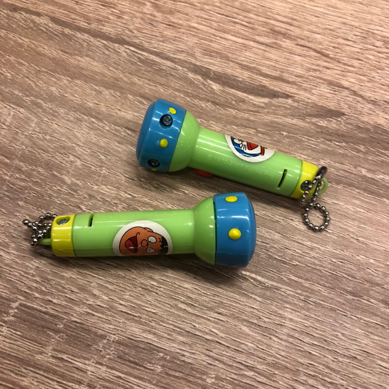 哆啦A夢 胖虎 手電筒 縮小燈 吊飾 鑰匙圈 玩具