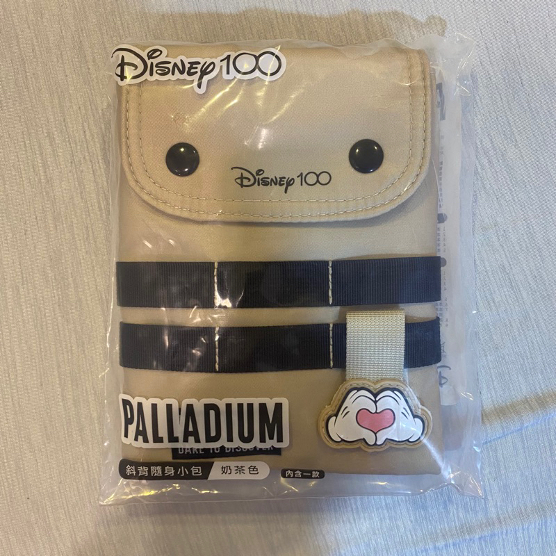 PALLADIUM 7-11 Disney 迪士尼100周年系列 限量斜背隨身小包（奶茶色）