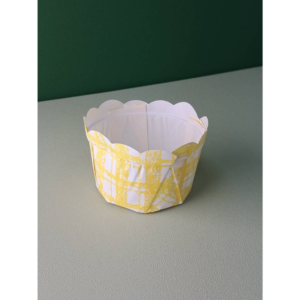【烘焙用具】日本製 花口烘烤紙杯-黃色 杯子蛋糕 蛋糕杯 蛋糕模 蛋糕小紙杯 可超取