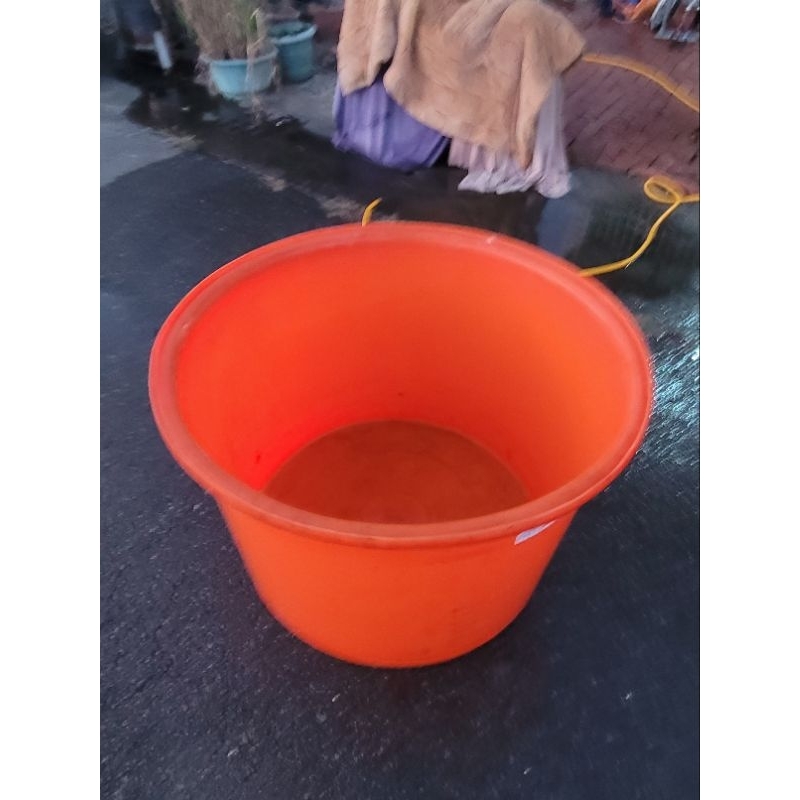 生化塑膠桶400公升,售價800元，原本噴農藥使用，地點雲林縣大埤鄉尚義村