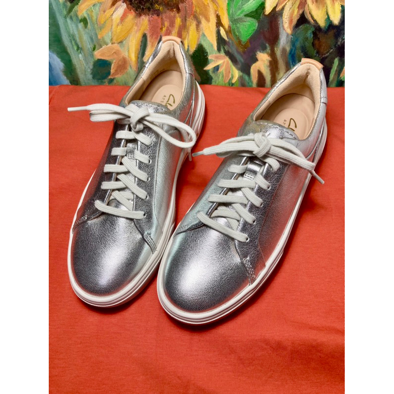 Clarks 銀白色Uk5包鞋（24cm）