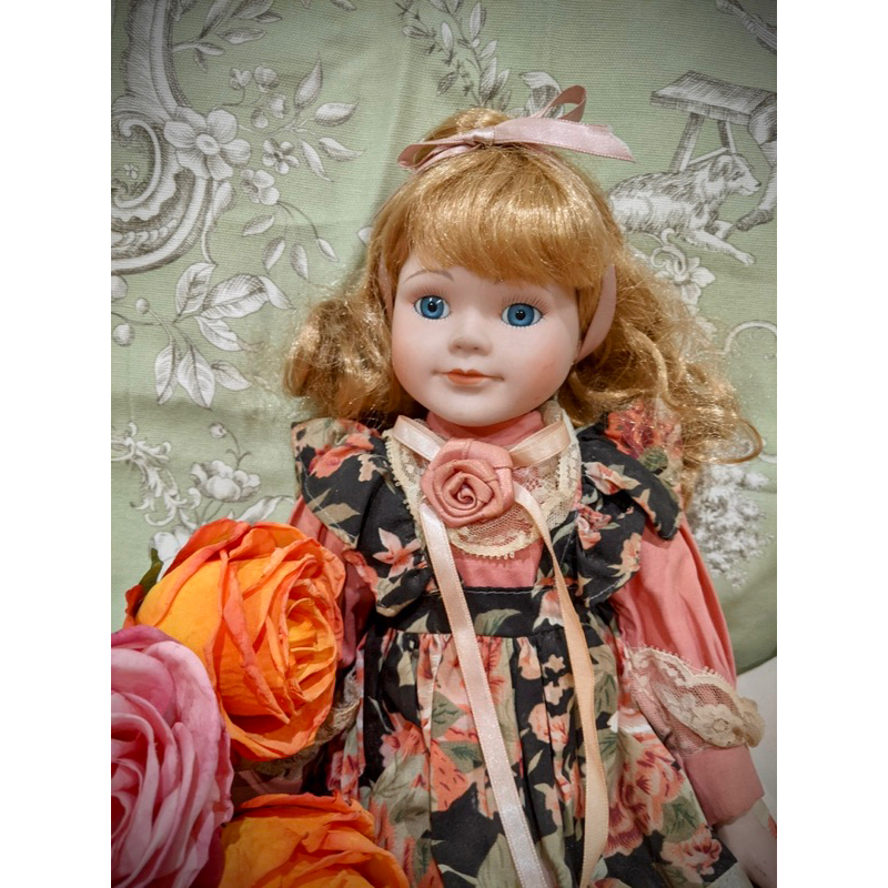 個人收藏歐美老物金色捲髮花裙洋裝陶瓷洋娃娃