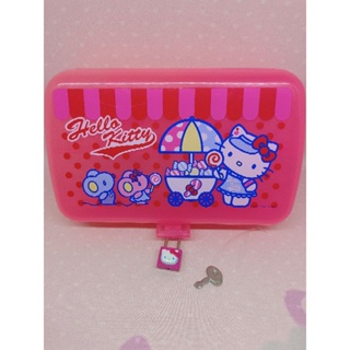 hello kitty 2004年雙層收納箱附鑰匙（瑕疵品）