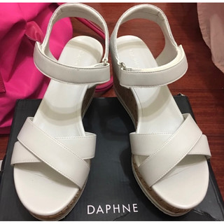 DAPHNE 達芙妮鞋 專櫃鞋 白專櫃涼鞋 白交叉涼鞋 白厚底涼鞋白高跟涼鞋 Daphne涼鞋Daphne跟鞋達芙妮涼鞋