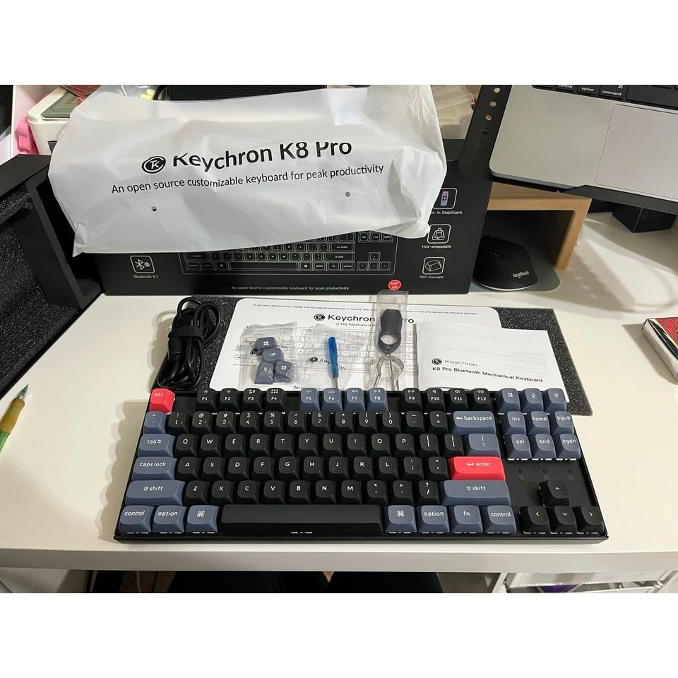 【二手】【近全新】Keychron K8 Pro【純淨白光+輕量版】茶軸 再降價