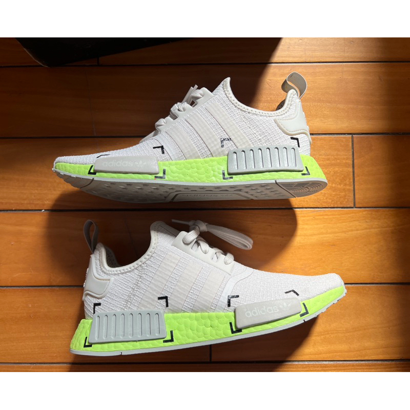 adidas NMD R1 奶茶色螢光綠底us8.5 類off white造型