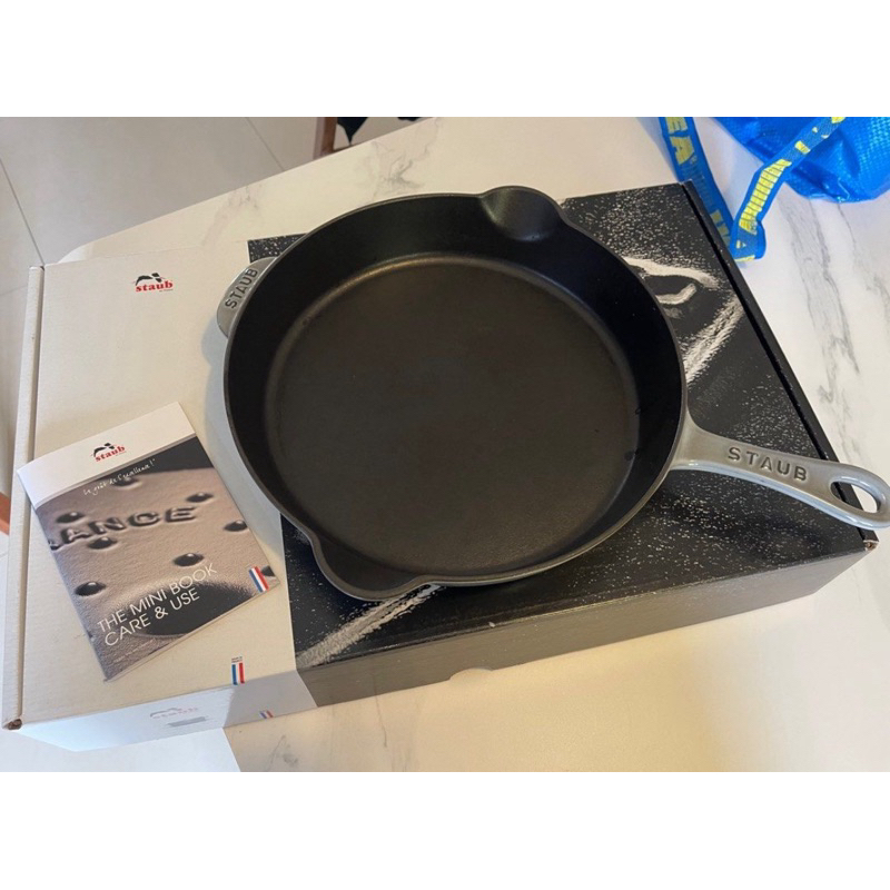 Staub 正品 28cm 百貨公司購買 法國製 平底鍋 烤盤 鑄鐵鍋 頂級鍋 貴婦百貨 金字塔頂端 牛排鍋 煎鍋 圓鍋