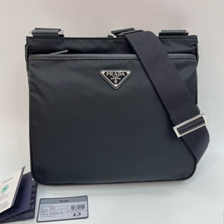 Prada 2VH118 Re-Nylon 及 Saffiano 便捷斜背扁包 黑色