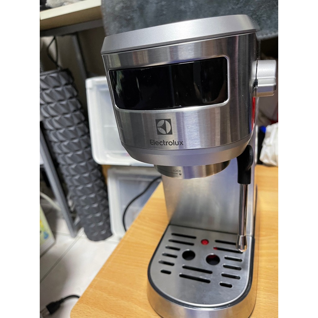 賣伊萊克斯美味500半自動義式咖啡機E5EC1-51ST