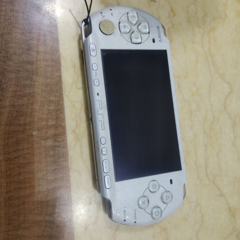 PSP主機3007型無配件。不確定好壞。零件機賣