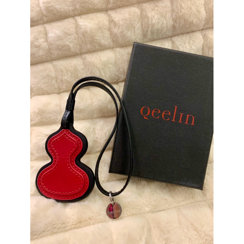 全新 珠寶品牌 QEELIN 經典紅黑皮革葫蘆掛飾 VIP