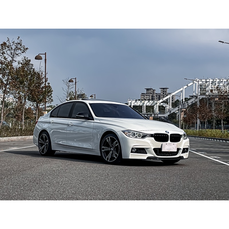 正2013年BMW F30 328i M-Look