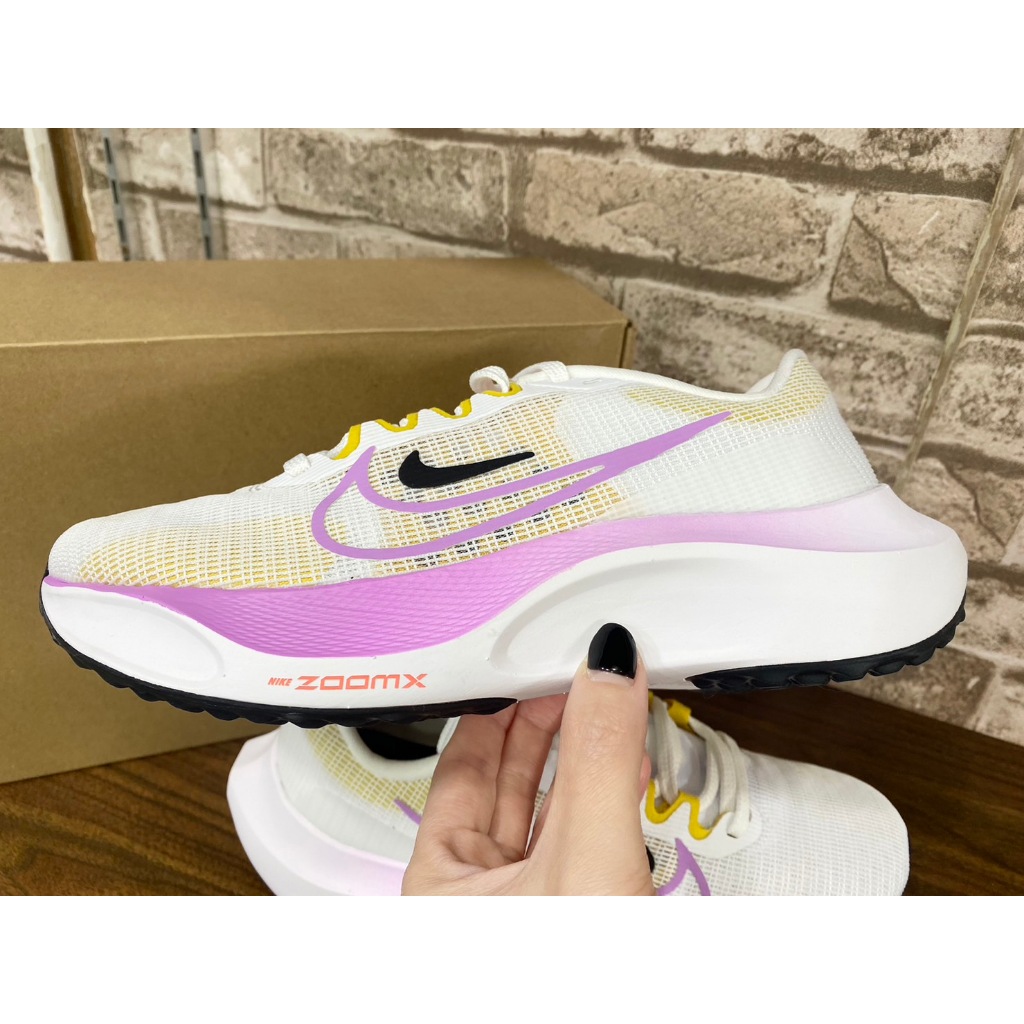 特價+免運(過動兒)#699全新NIKE WMNS ZOOM FLY 5 慢跑鞋(DM8974-100)