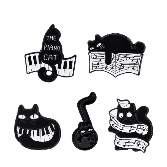 客秋皮～ 貓咪 黑貓 音符 鋼琴 音樂 五線譜 創意 趣味 可愛 衣服帽子裝飾 胸針 胸章 徽章 臂章 背包 帆布包配件