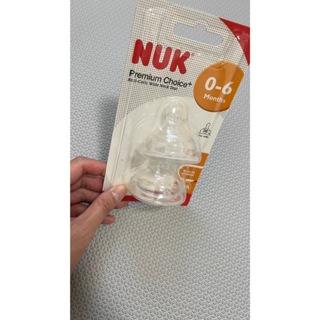 NUK 寬口徑矽膠奶嘴 初生型 中圓洞 2個