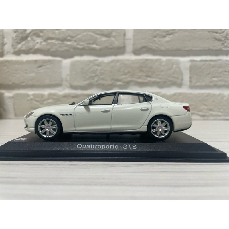 1:32合金模型車 LEO Models 瑪莎拉蒂 Maserati Quattroporte GTS 含展示盒