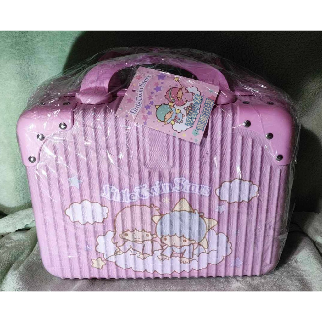 《周邊》【現貨】特賣 正版授權 三麗鷗 代理版 酷洛米 Kuromi 旅行格紋行李箱 行李箱 手提箱