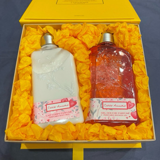 《限量品🔥最後2盒》歐舒丹 草莓櫻花禮盒（沐浴膠、美體乳各250ml) 專櫃公司貨 附專櫃提袋