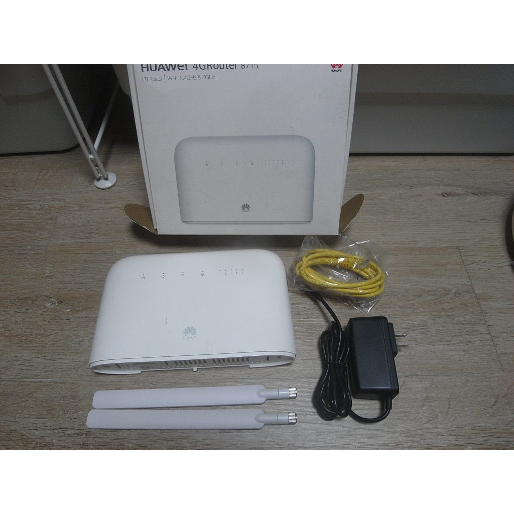 二手 盒裝 HUAWEI 華為 B715 4G B715s-23c WiFi 無線 網路 分享器 /可插SIM卡 路由器