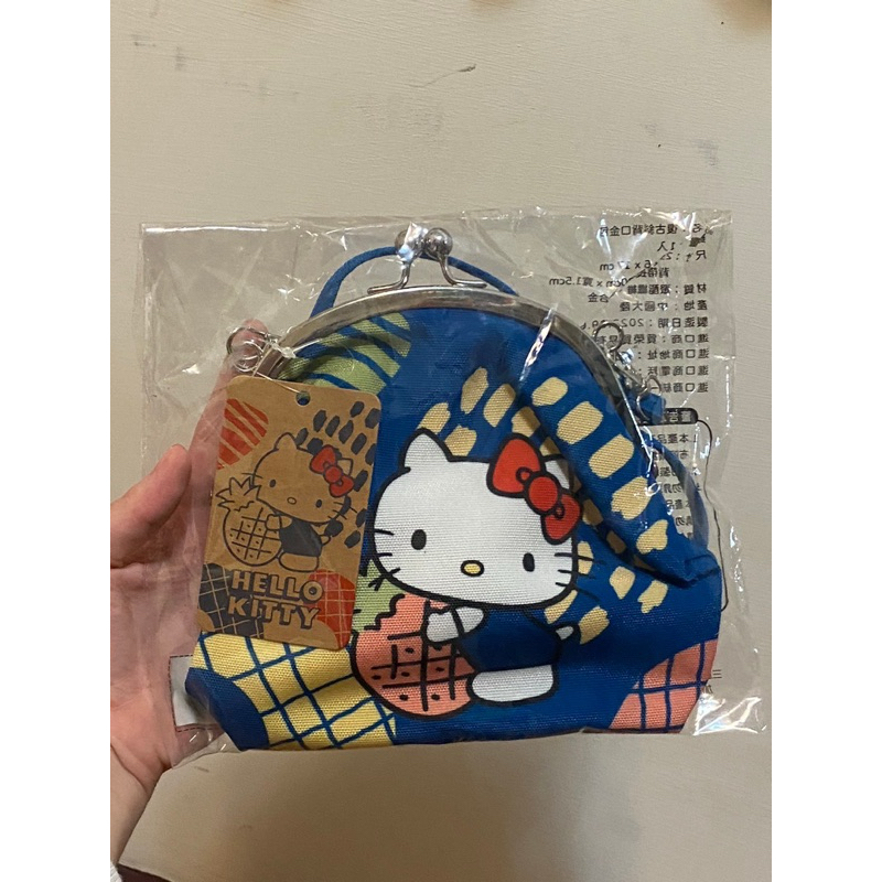 全新正版Hello kitty 斜背口金包（背帶可拆）