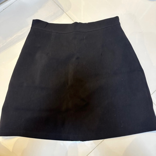 西裝短裙區：黑西裝短裙