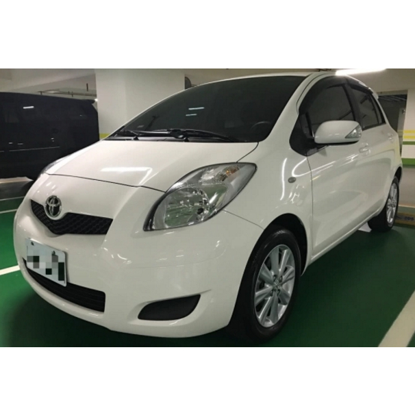 中古車 2013 TOYOTA YARIS 白色 跑四萬多公哩 五門 五人座 掀背車 專賣 省油 代步車 轎車