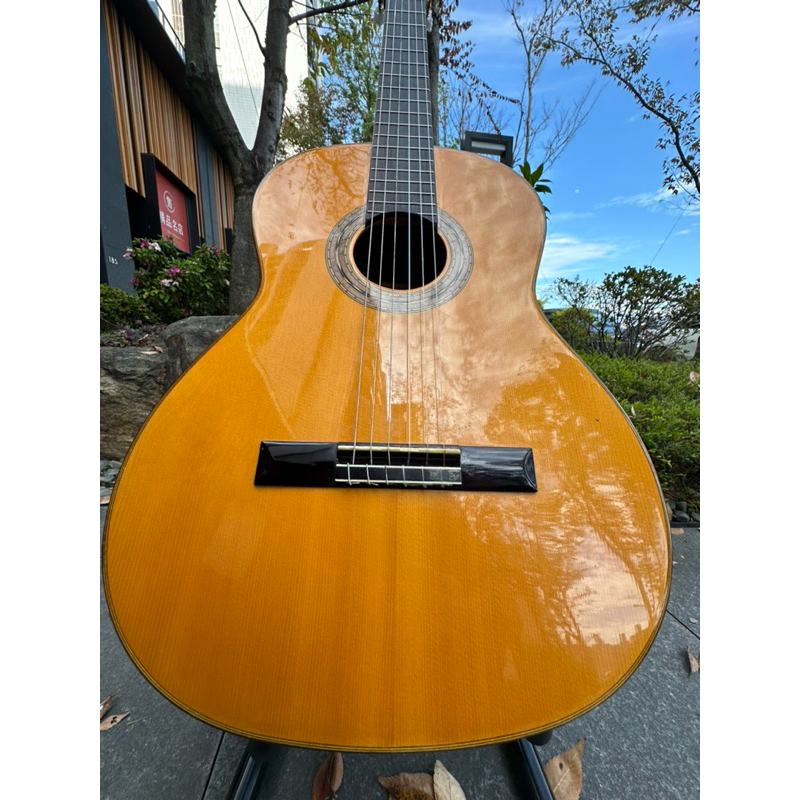 二手OVIA單板吉他《 美第奇樂器》 名家簽名現量款#全單板古典吉他🔴 雲杉木面板➡️側背板頂級玫瑰木製作