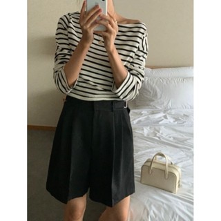 現貨+預購/赫蒂 正韓 一字領露肩設計 上寬下窄縮腰 小性感 顯瘦薄長袖 橫條紋T（FREE S-M)(黑、灰、紅）