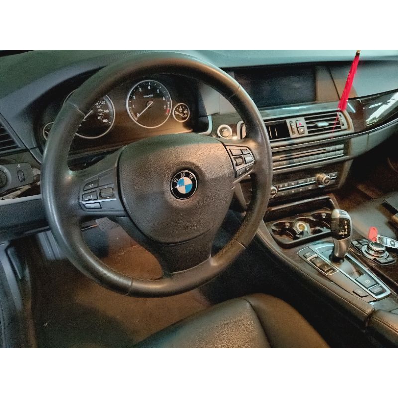 2013年 BMW 528i黑色 1997cc可過戶，它團同步中，請先聊聊