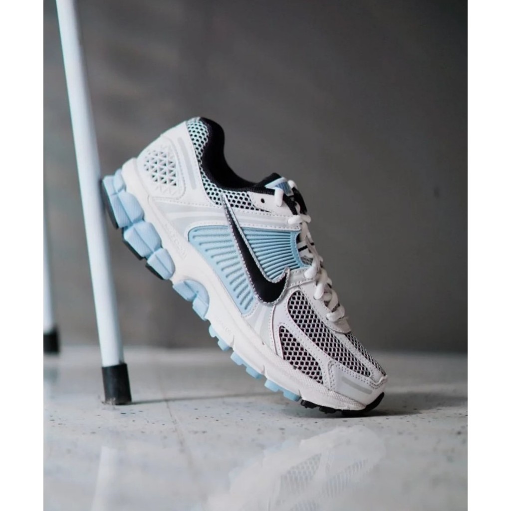 男女款 Nike Air Zoom Vomero 5 爆款 氣墊 復古鞋 慢跑鞋 寬楦 低調灰藍 FQ7079-001